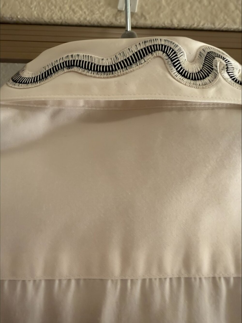 Gucci Men’s White Embroidered Dress Shirt – Made in France – Size Medium - Picture 3 of 8